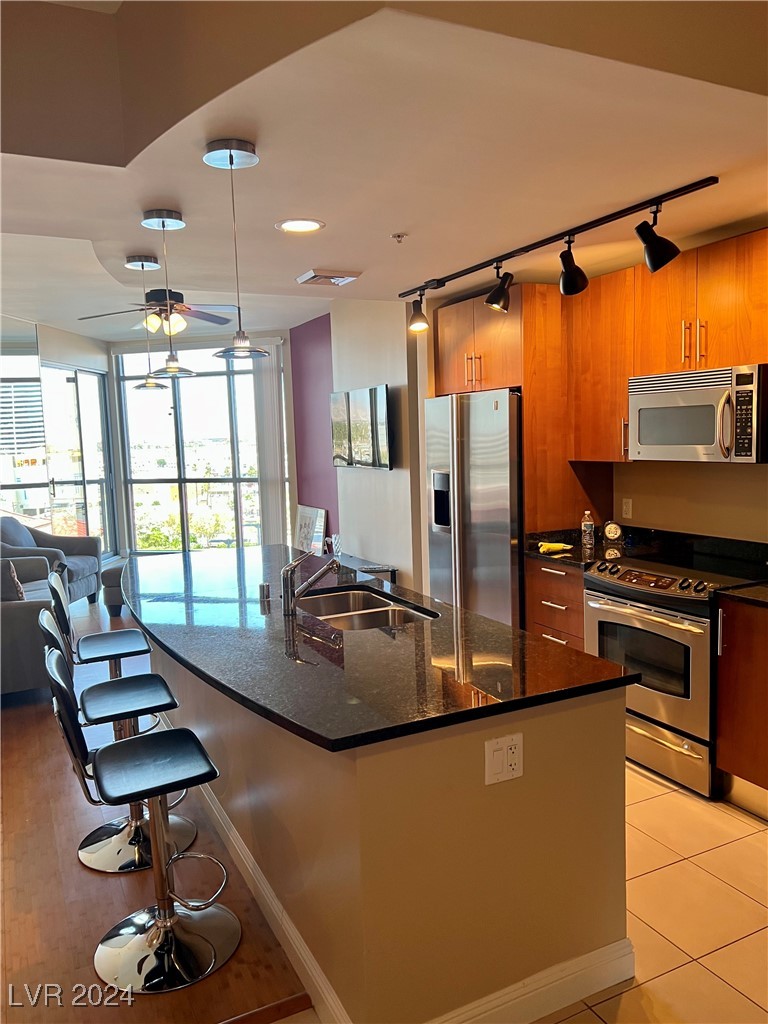 200 W Sahara Avenue 810