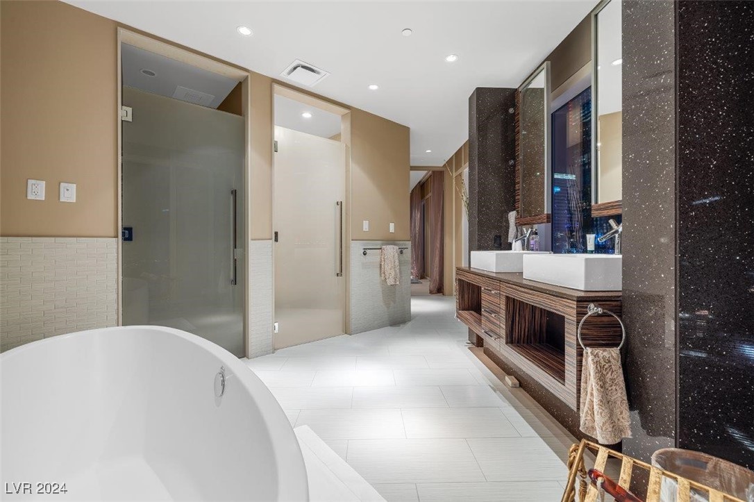 Las Vegas, Nevada 89158, United States, 2 Bedrooms Bedrooms, ,3 BathroomsBathrooms,Residential,Active,27078