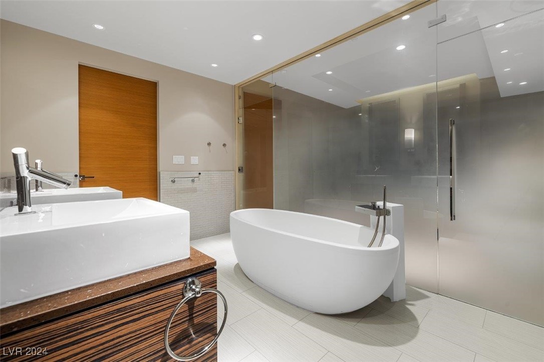 Las Vegas, Nevada 89158, United States, 2 Bedrooms Bedrooms, ,3 BathroomsBathrooms,Residential,Active,27078