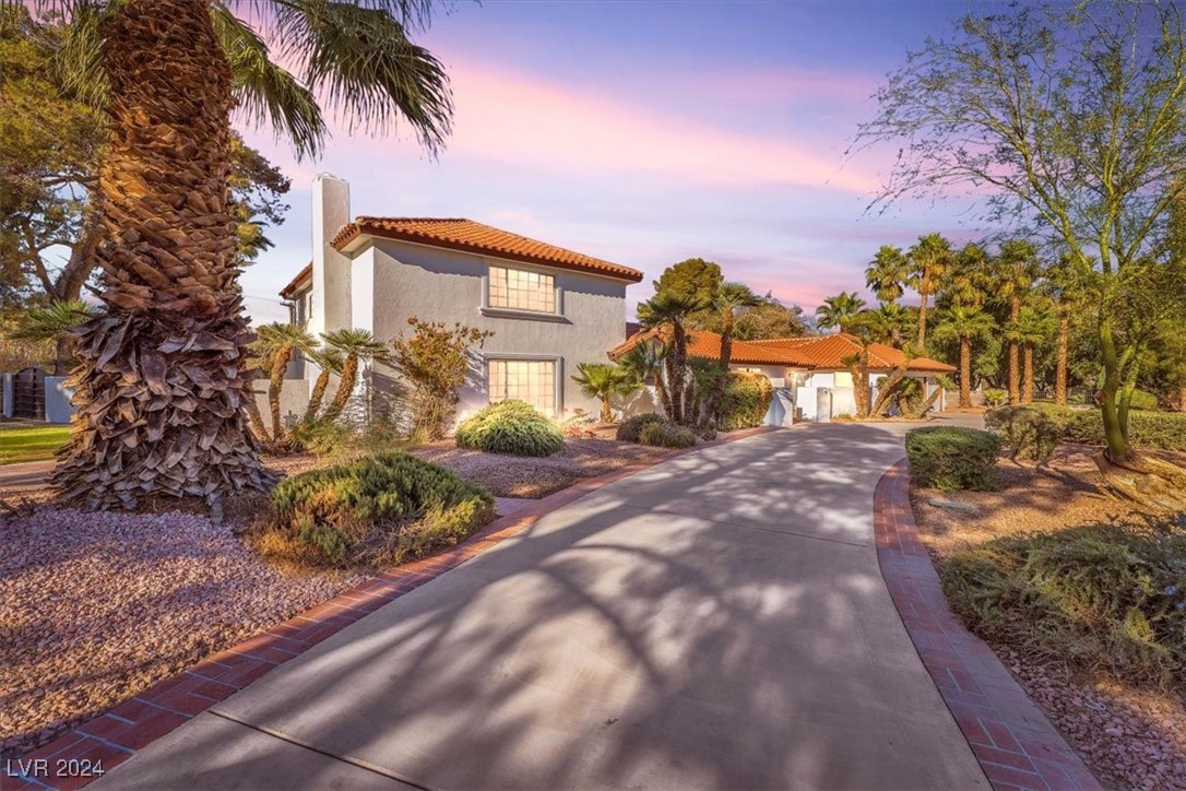 2868 Vista Del Sol Avenue