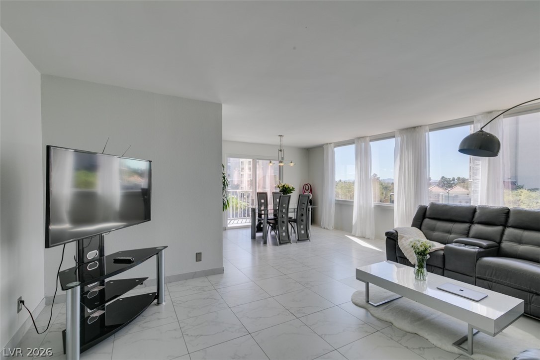 205 E Harmon Avenue 511