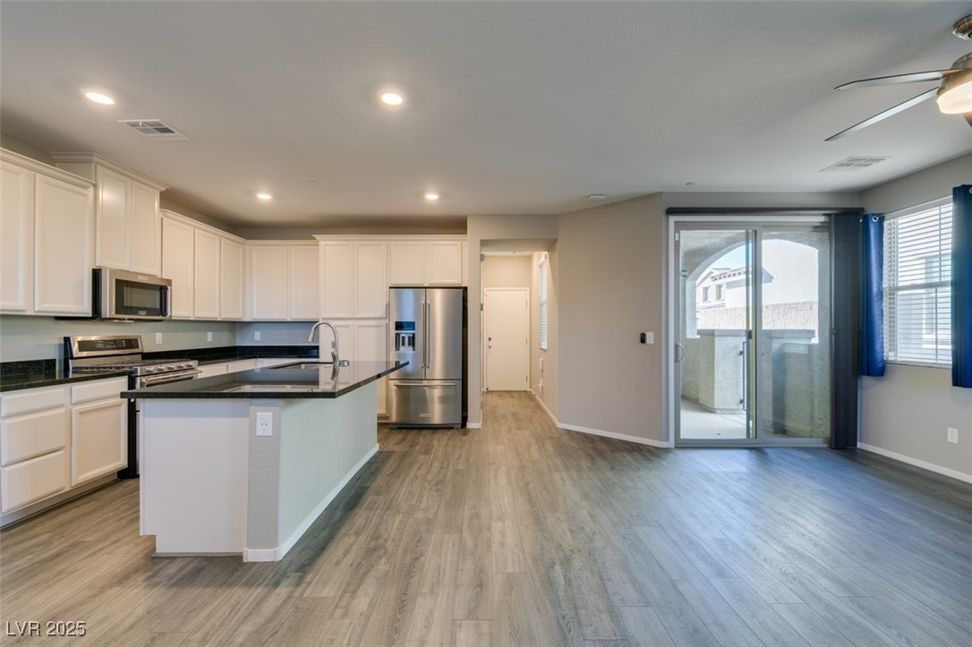 8704 Giant Causeway Avenue