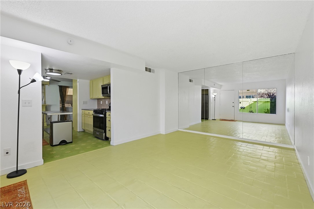 1400 Hialeah Drive B