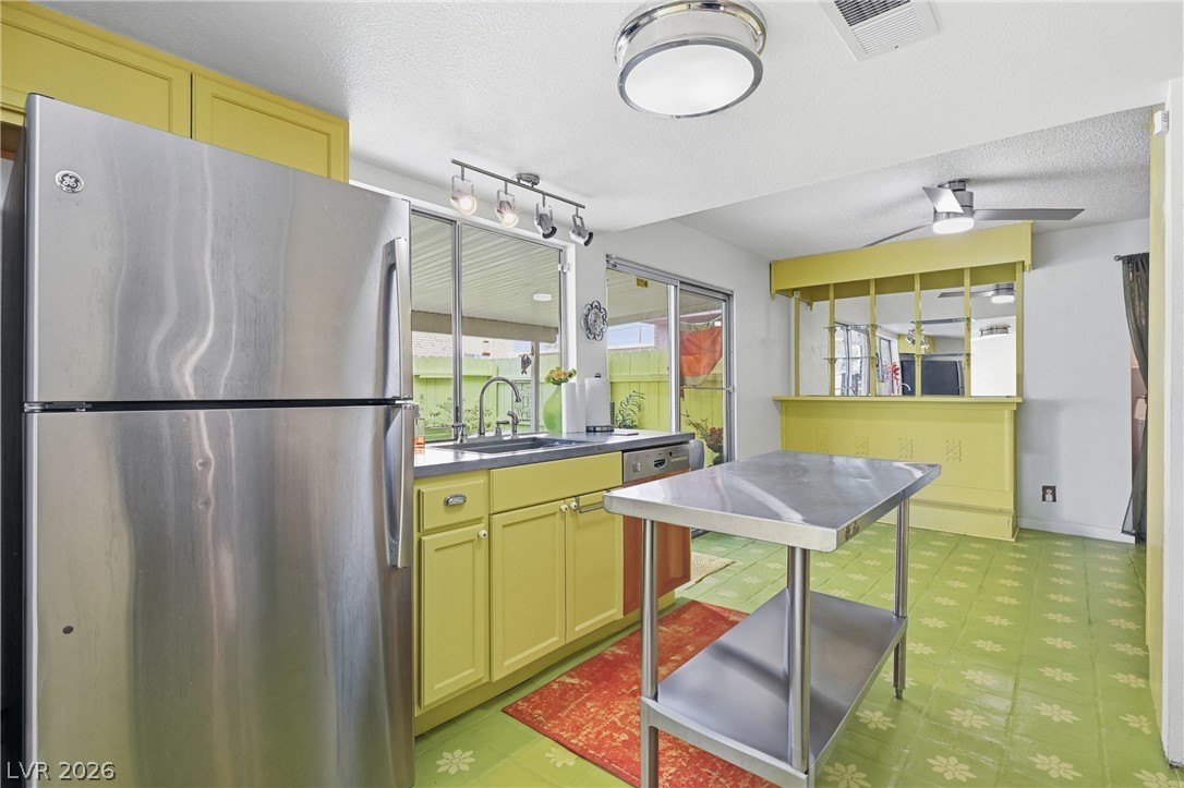 1400 Hialeah Drive B