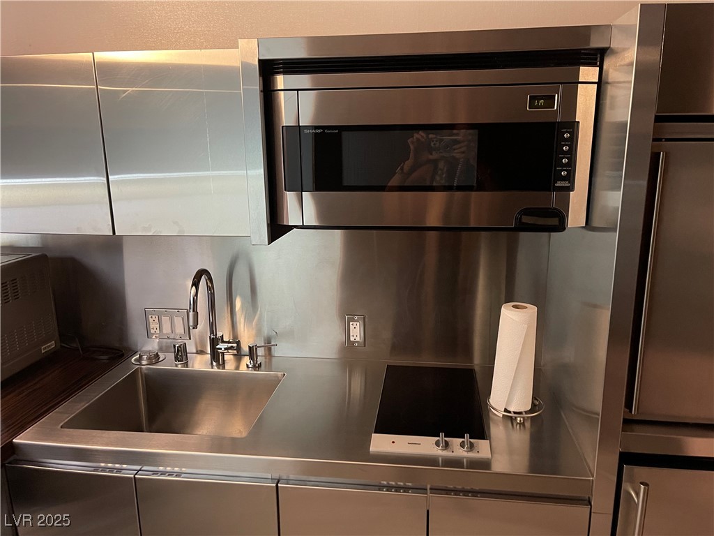 4381 W Flamingo Road 38303