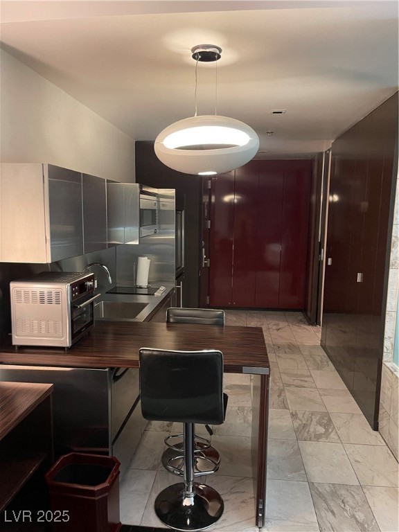 4381 W Flamingo Road 38303