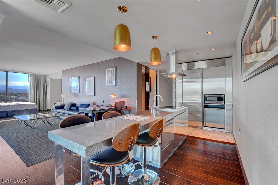 4381 W Flamingo Road 1121
