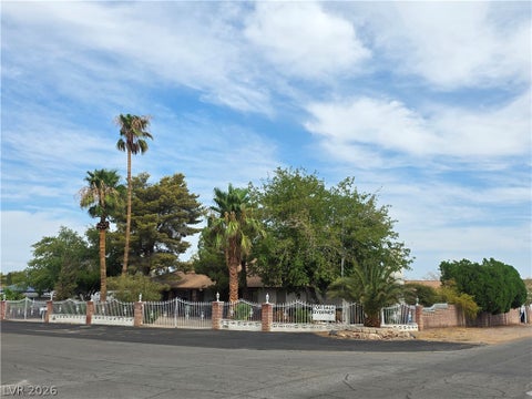 Homes For Sale - 1590 Palomino Drive<br/> Henderson, NV 89002