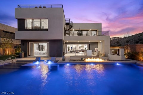Photo of 5 HIGHLAND COVE Lane, Henderson, NV 89011 (MLS # 2821245)