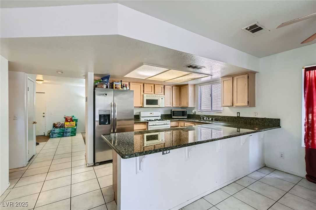 Las Vegas, Nevada 89128, United States, 3 Bedrooms Bedrooms, ,3 BathroomsBathrooms,Residential,Active,140058