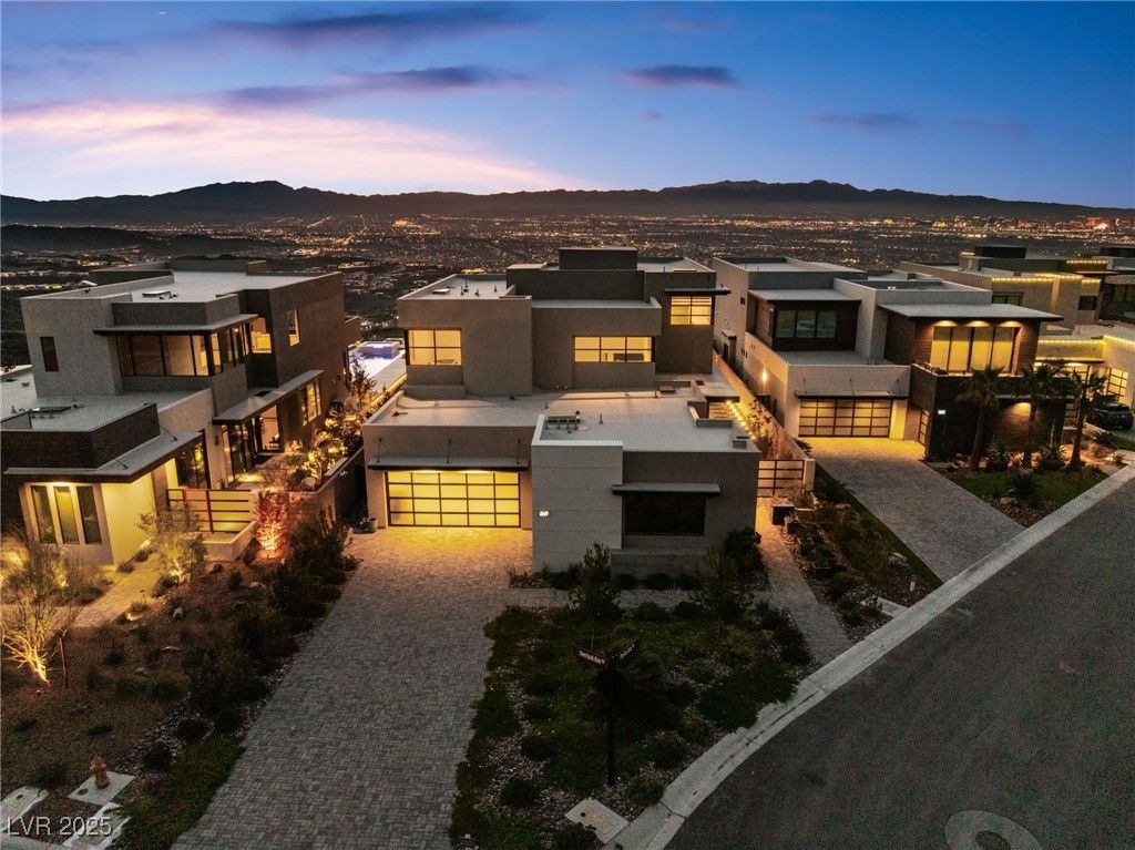 Photo of 569 Overlook Rim Drive, Henderson, NV 89012 (MLS # 2734635)