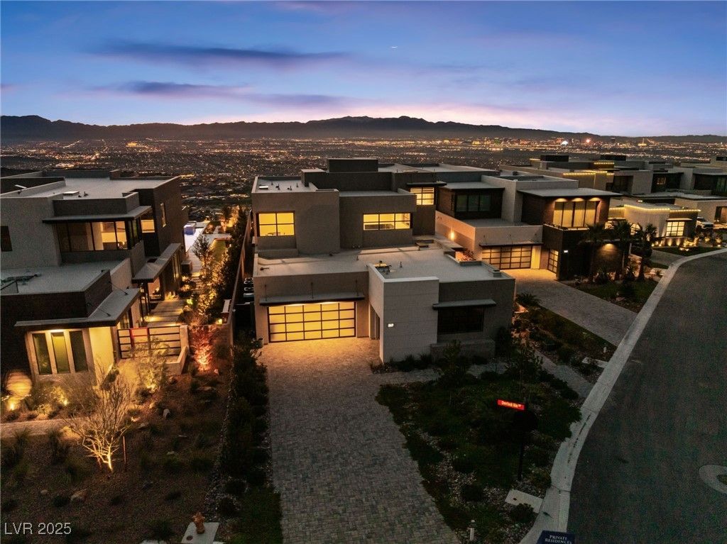 Photo of 569 Overlook Rim Drive, Henderson, NV 89012 (MLS # 2734635)