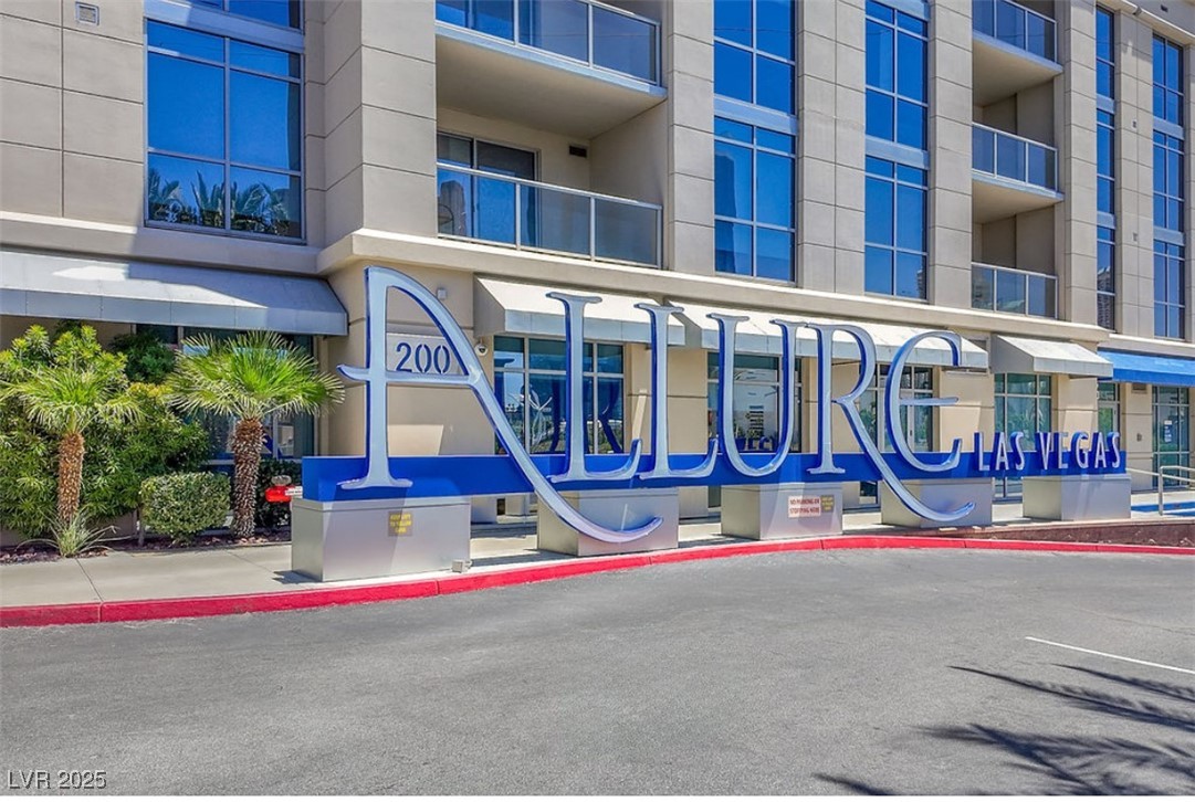 200 W Sahara Avenue 1609