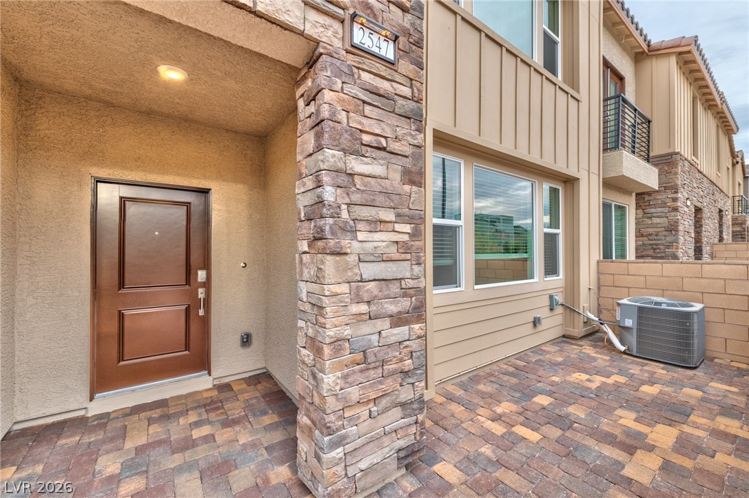 2547 Venetia Pointe Street