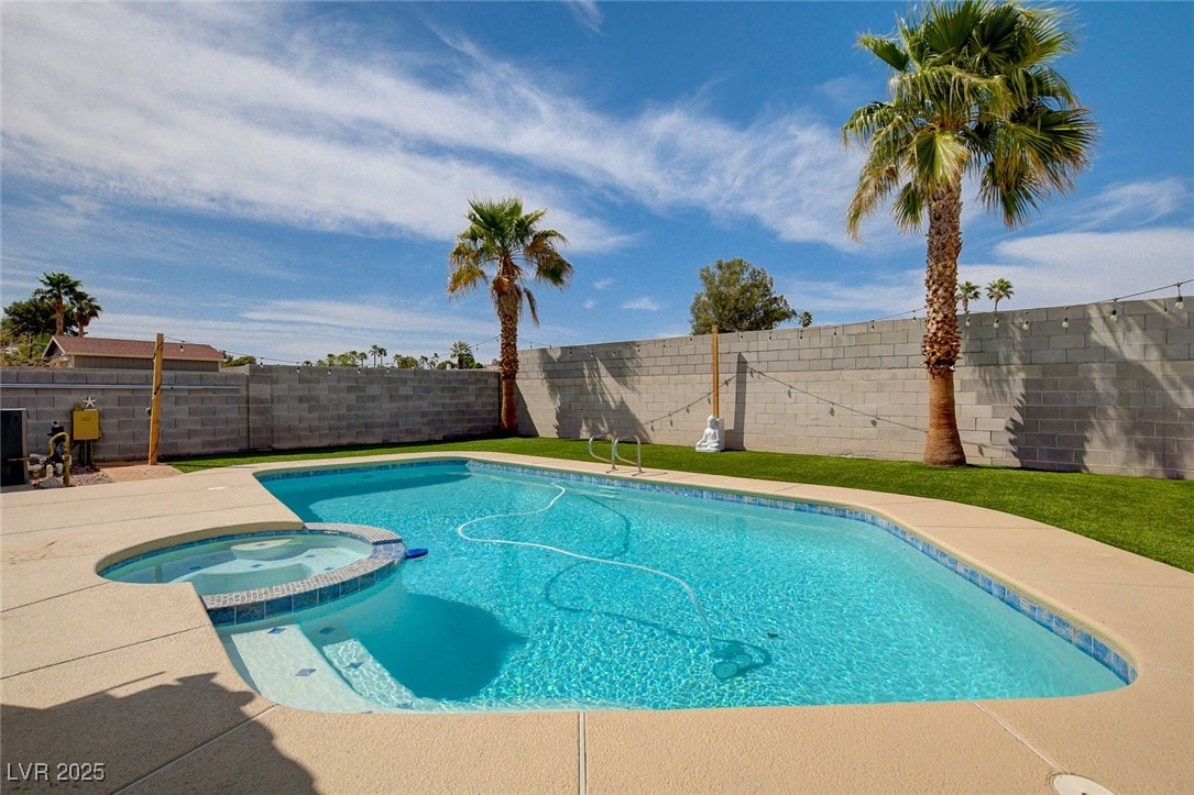 373 Bradford Drive, Henderson, Nevada image 2