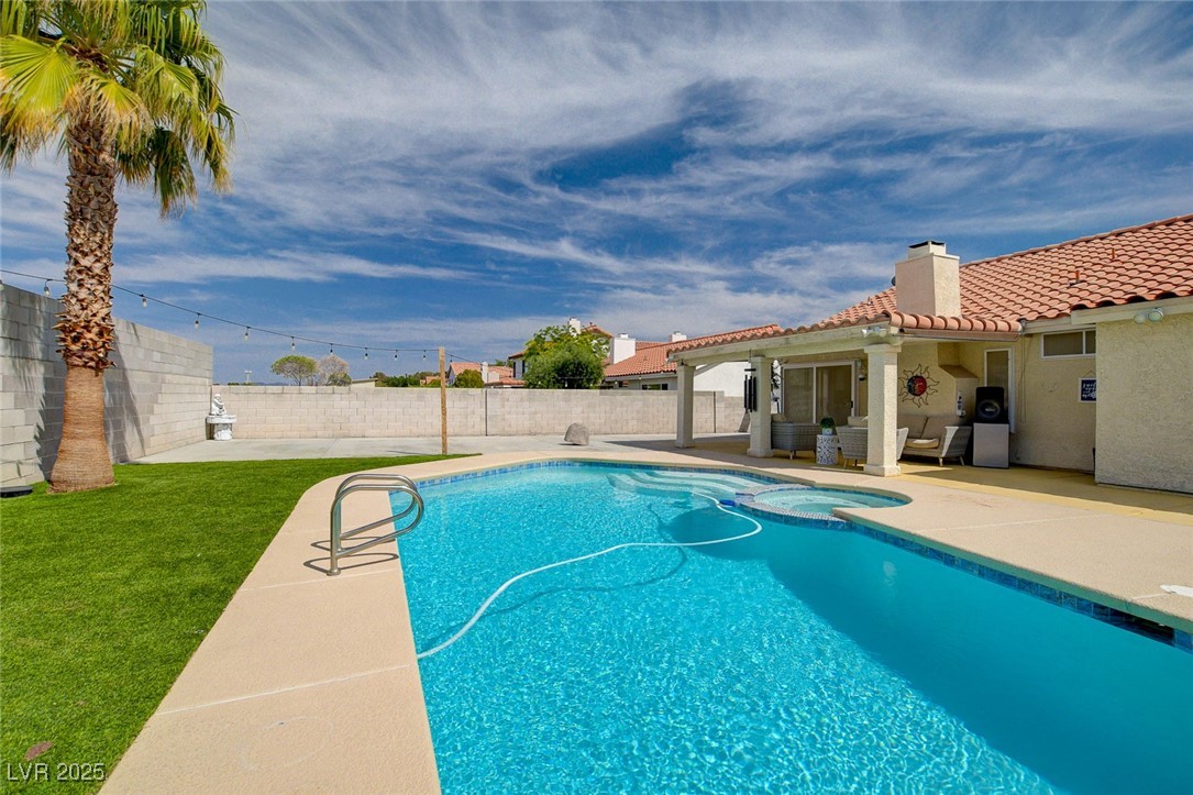 373 Bradford Drive, Henderson, Nevada image 1