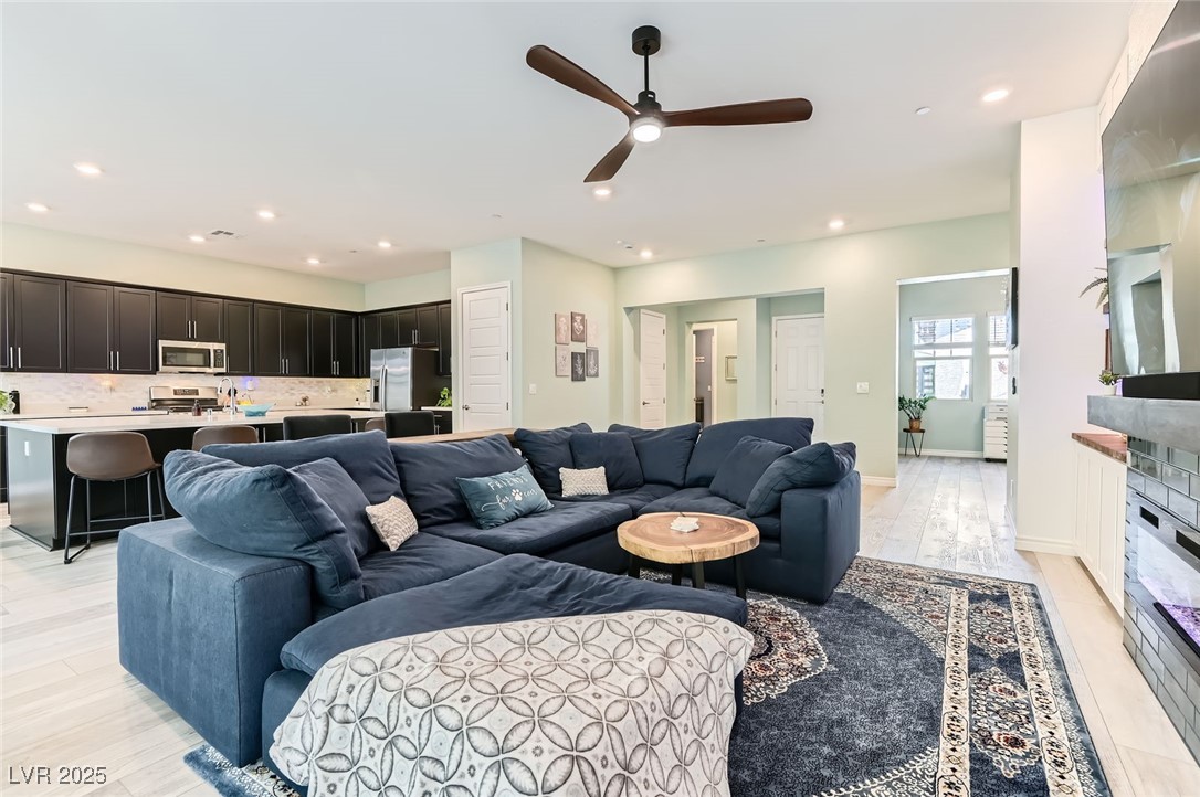 Properties 4 704 Webber Park Street