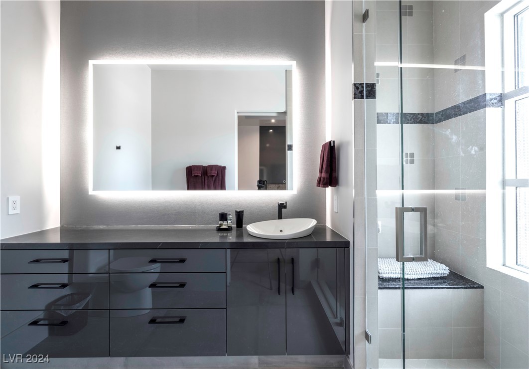 Henderson, Nevada 89012, United States, 5 Bedrooms Bedrooms, ,6 BathroomsBathrooms,Residential,Active,27337