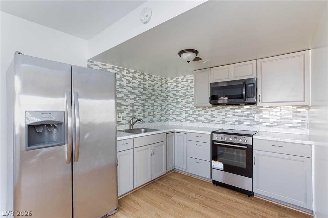 Photo 1 of 25 — 3821 1/2 Daisy Street 26, Las Vegas, NV 89119