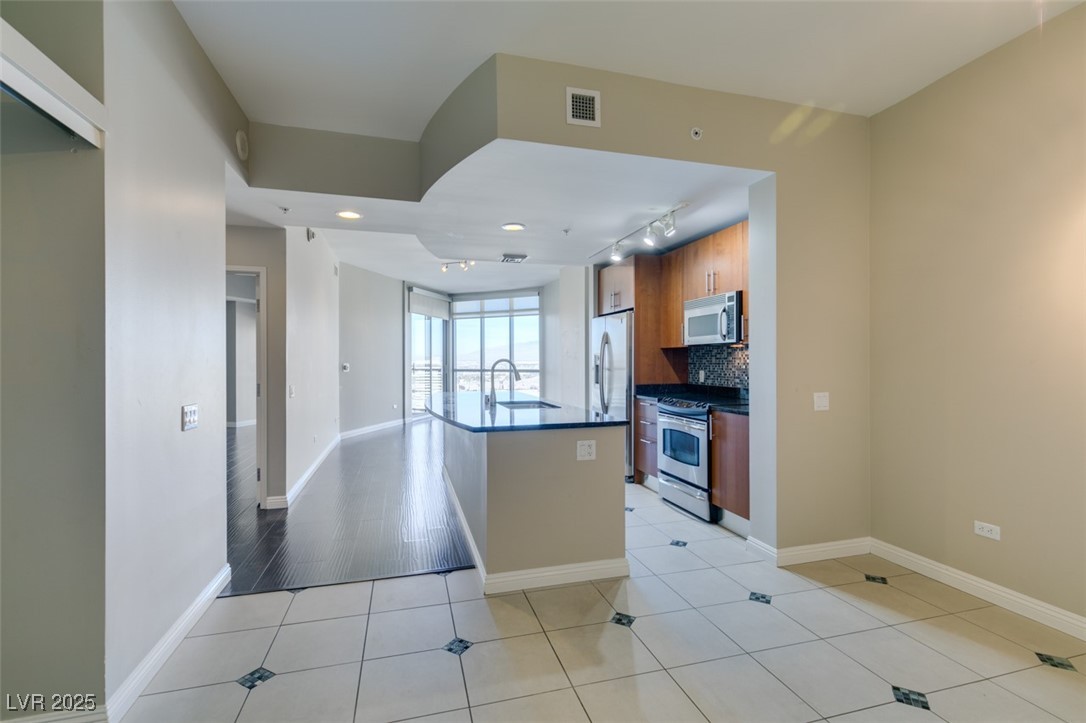 200 W Sahara Avenue 2110