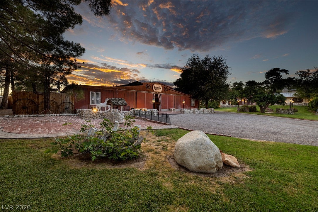 8213 Rancho Destino Road