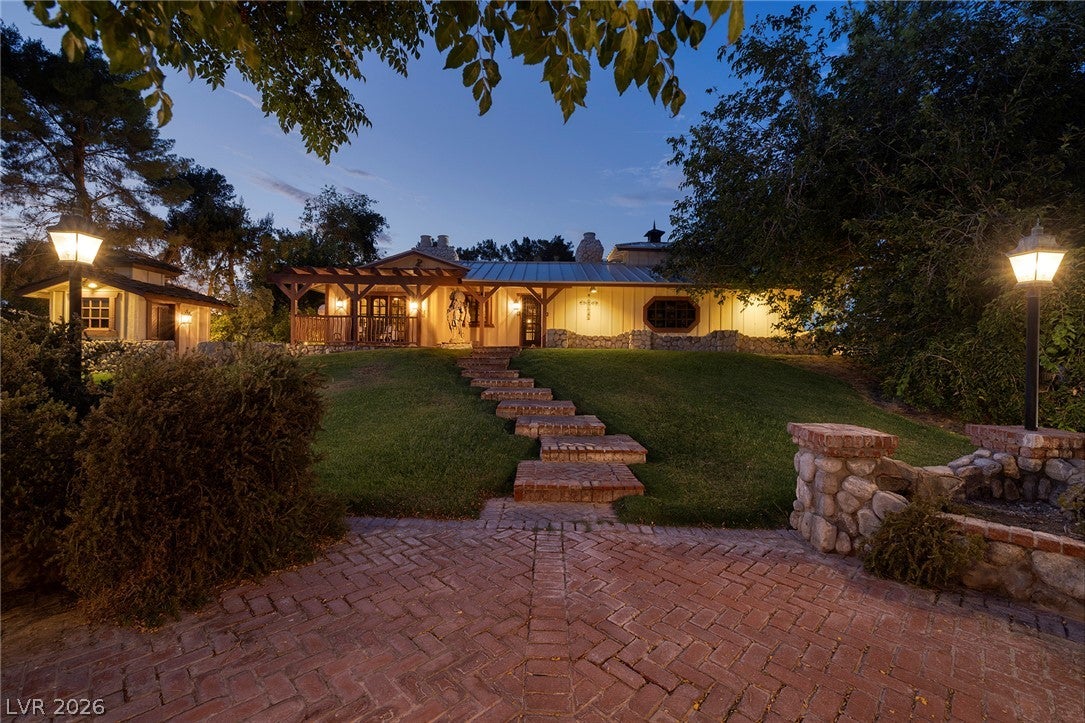 8213 Rancho Destino Road