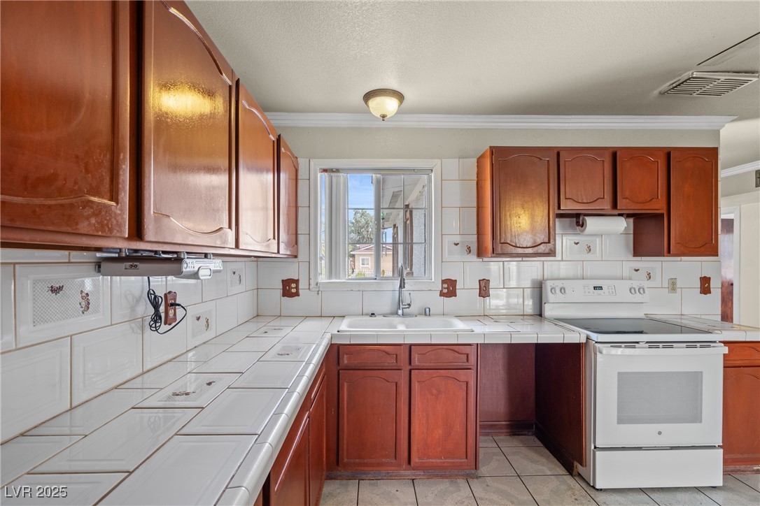 Las Vegas, Nevada 89107, United States, 4 Bedrooms Bedrooms, ,2 BathroomsBathrooms,Residential,Pending,203667