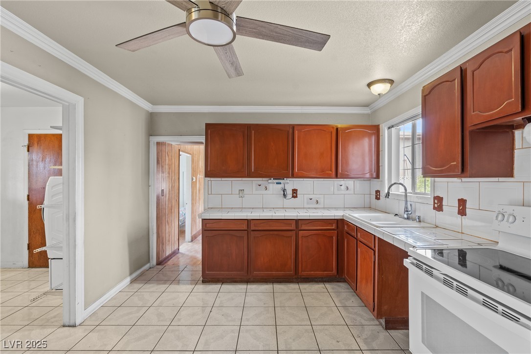 Las Vegas, Nevada 89107, United States, 4 Bedrooms Bedrooms, ,2 BathroomsBathrooms,Residential,Pending,203667