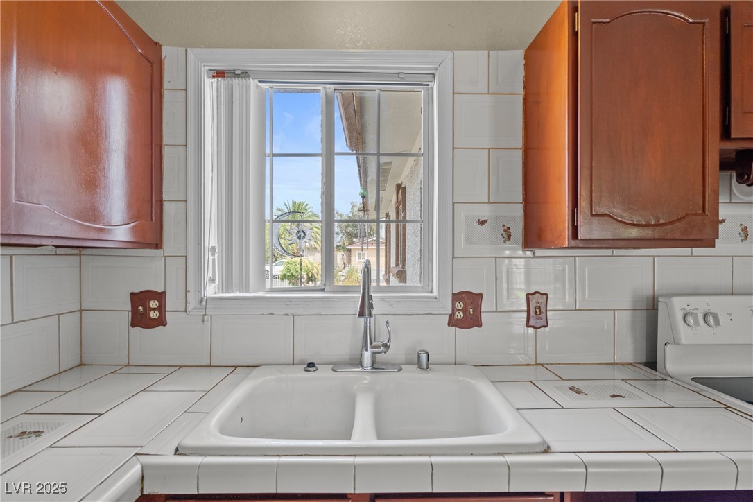 Las Vegas, Nevada 89107, United States, 4 Bedrooms Bedrooms, ,2 BathroomsBathrooms,Residential,Pending,203667