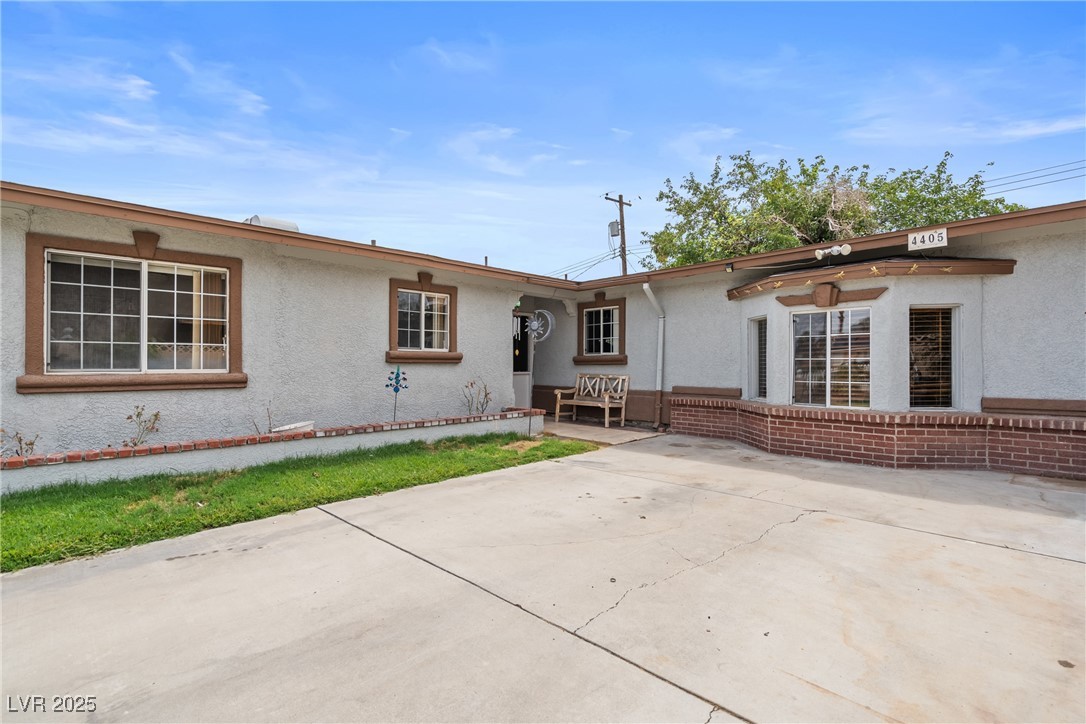 Las Vegas, Nevada 89107, United States, 4 Bedrooms Bedrooms, ,2 BathroomsBathrooms,Residential,Pending,203667