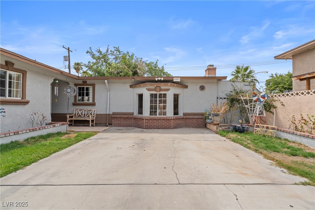 Las Vegas, Nevada 89107, United States, 4 Bedrooms Bedrooms, ,2 BathroomsBathrooms,Residential,Pending,203667