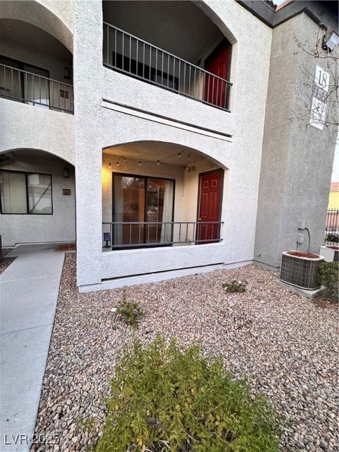 Photo of 950 Seven Hills Drive #1812, Henderson, NV 89052 (MLS # 2743443)