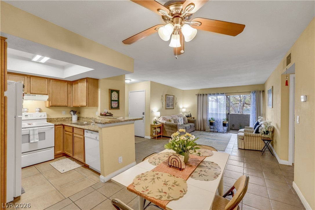 1455 E Katie Avenue L22