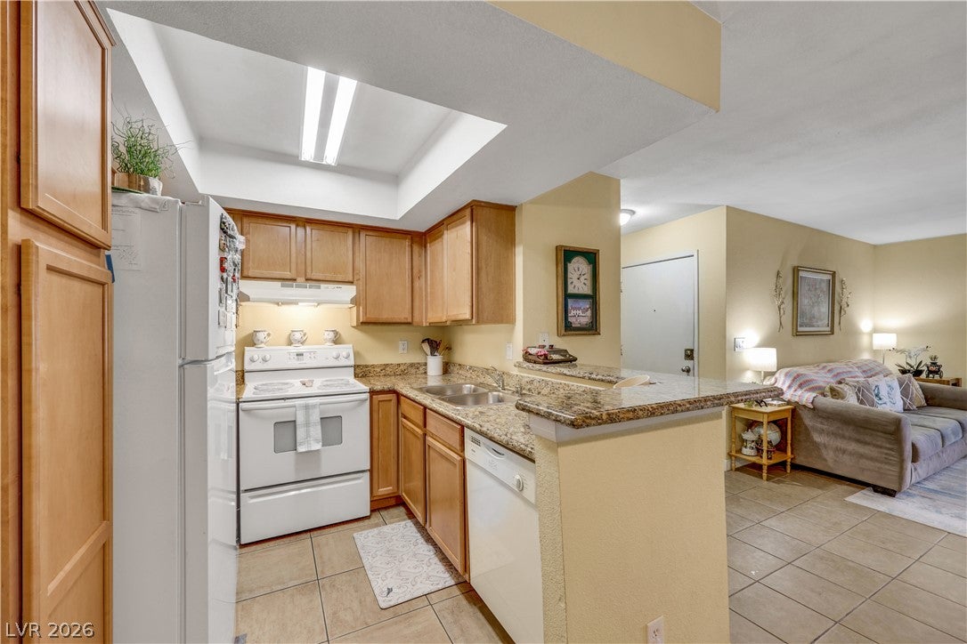 1455 E Katie Avenue L22