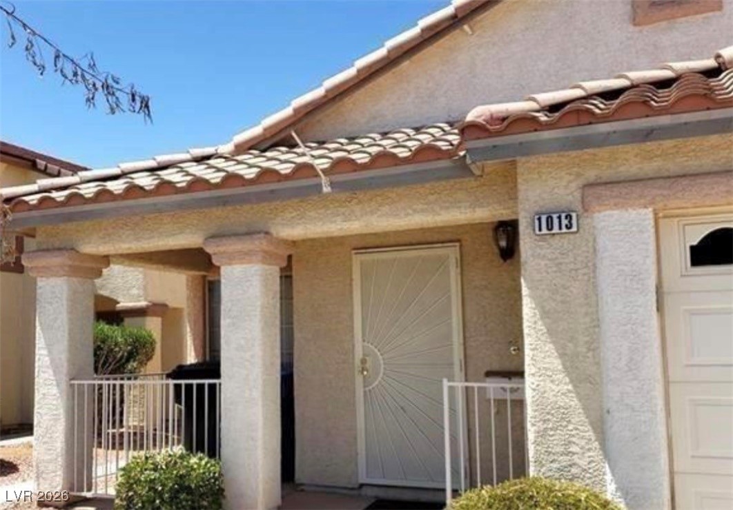 1013 Adobe Flat Drive