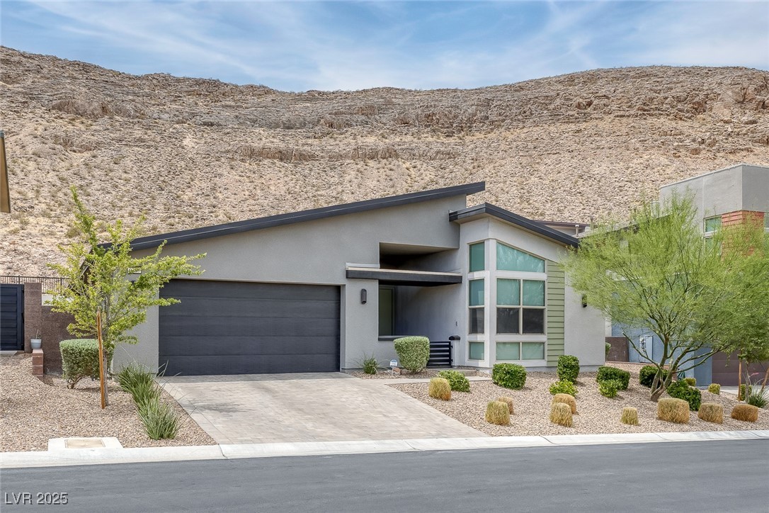9789 Twilight Moon Avenue