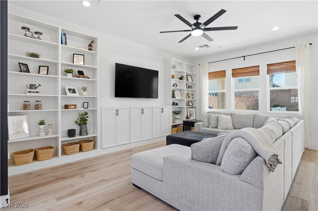 10125 Pleasant Knoll Avenue