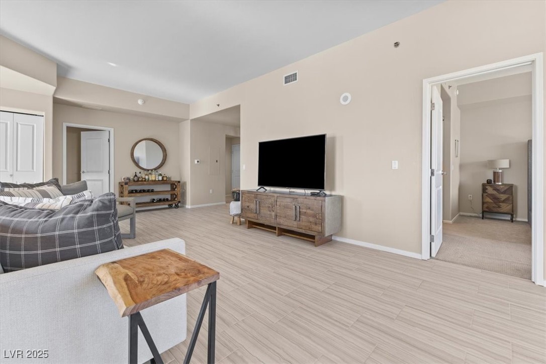 8255 Las Vegas Boulevard 610