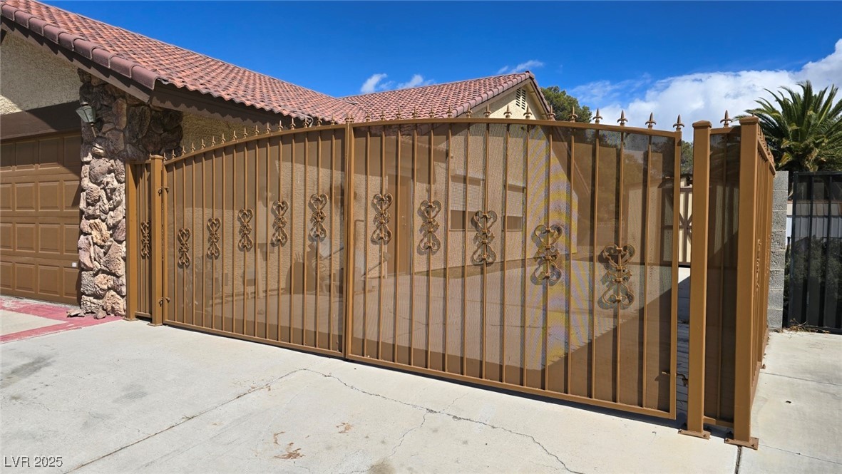 Las Vegas, Nevada 89146, United States, 4 Bedrooms Bedrooms, ,2 BathroomsBathrooms,Residential,Active,87636