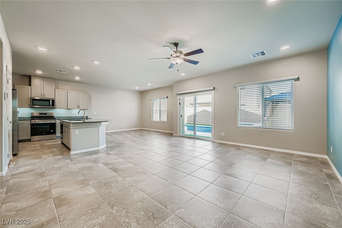 950 Willow Berry Avenue