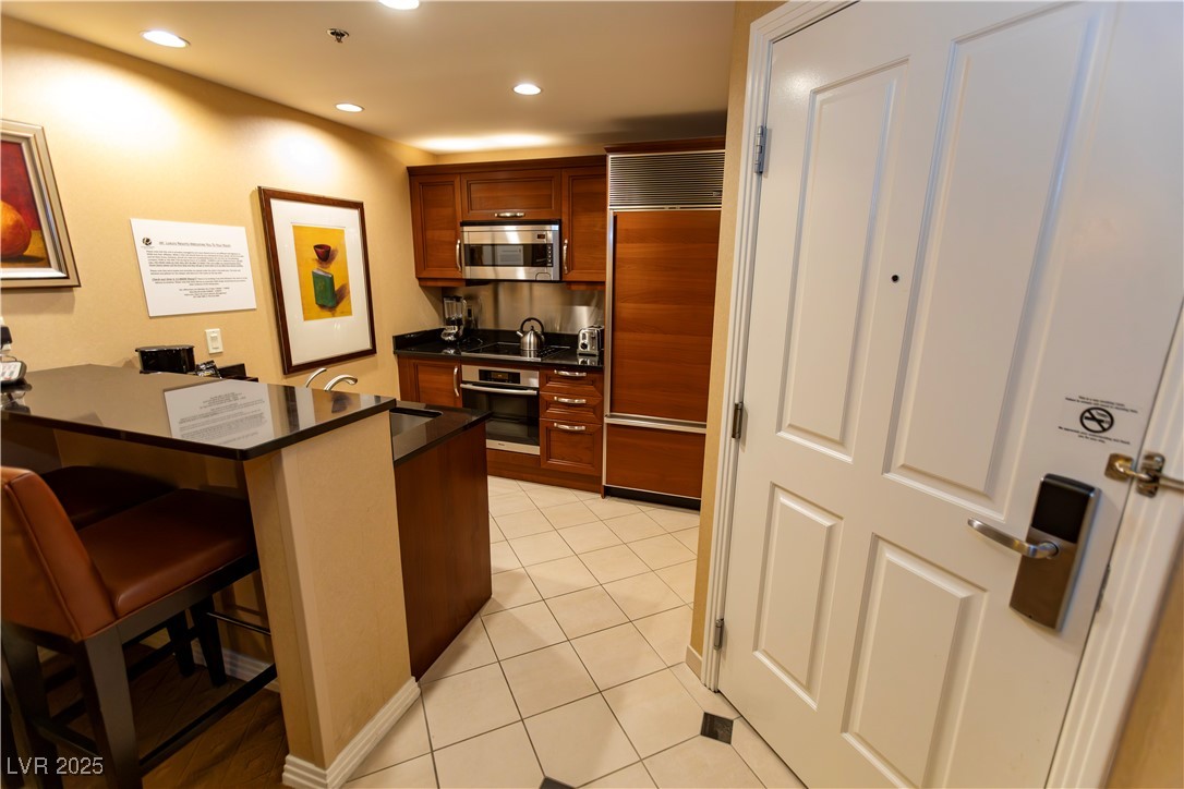 Las Vegas, Nevada 89109, United States, 2 Bedrooms Bedrooms, ,3 BathroomsBathrooms,Residential,Active,249748