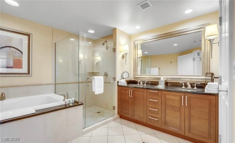 Las Vegas, Nevada 89109, United States, 2 Bedrooms Bedrooms, ,3 BathroomsBathrooms,Residential,Active,249748