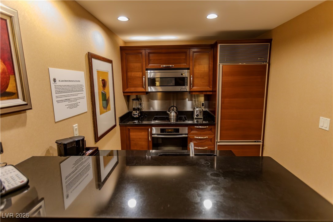 Las Vegas, Nevada 89109, United States, 2 Bedrooms Bedrooms, ,3 BathroomsBathrooms,Residential,Active,249748