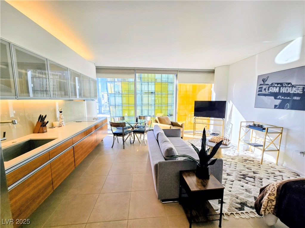 3722 Las Vegas Boulevard 1111