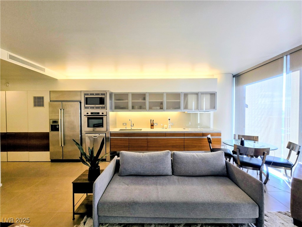 3722 Las Vegas Boulevard 1111