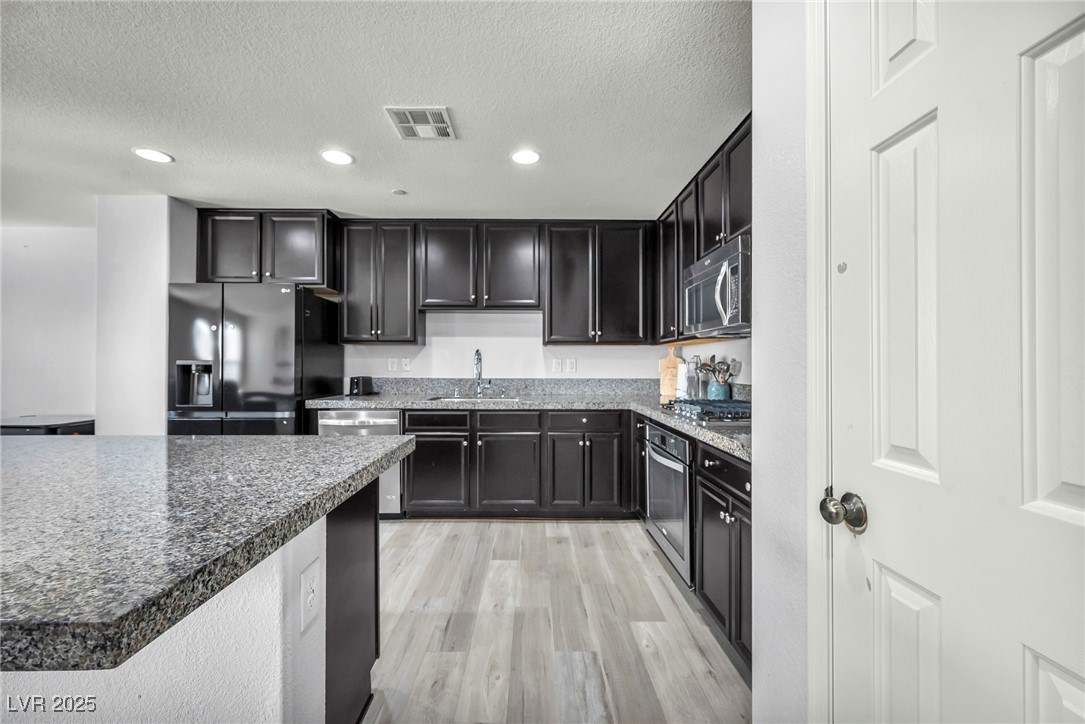 1525 Spiced Wine Avenue 24104