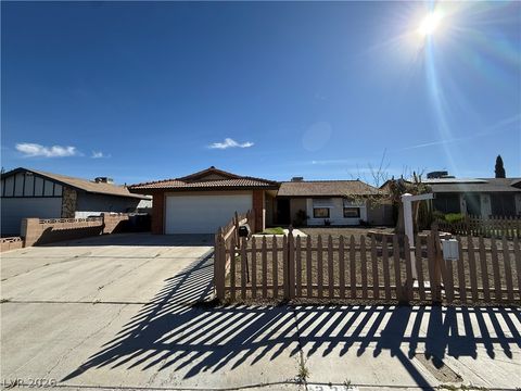 Photo of 325 Greenfield Lane, Las Vegas, NV 89107 (MLS # 2764298)