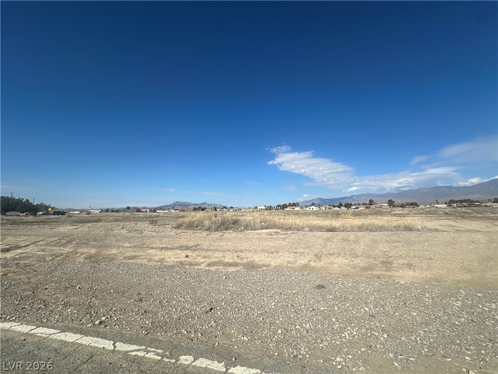 960 E Honeysuckle Street