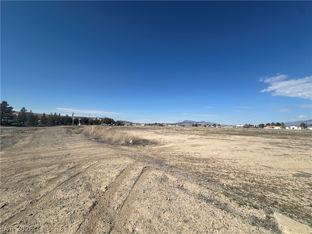 960 E Honeysuckle Street