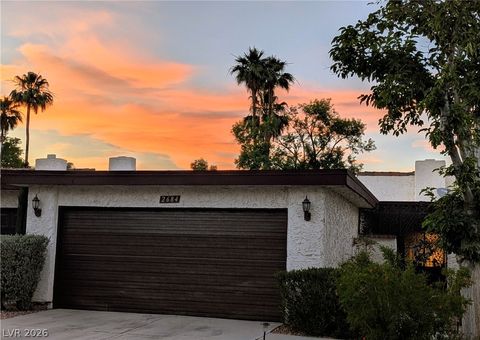 Townhouse For Sale - 2684 San Lago Ct<br/> Las Vegas, NV 89121